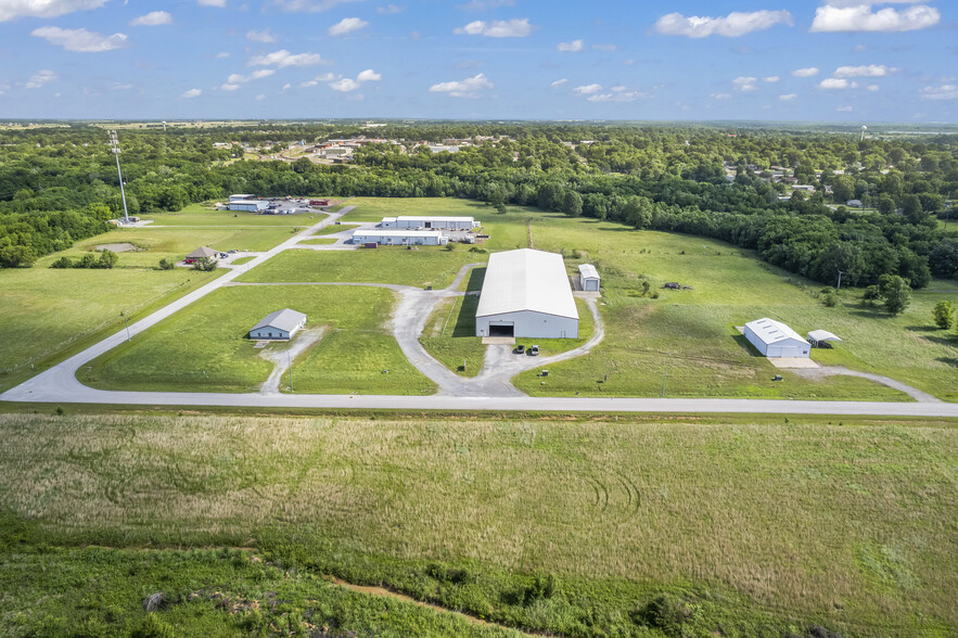 Primary Photo Of 311 SE 11th St, Wagoner Warehouse For Sale