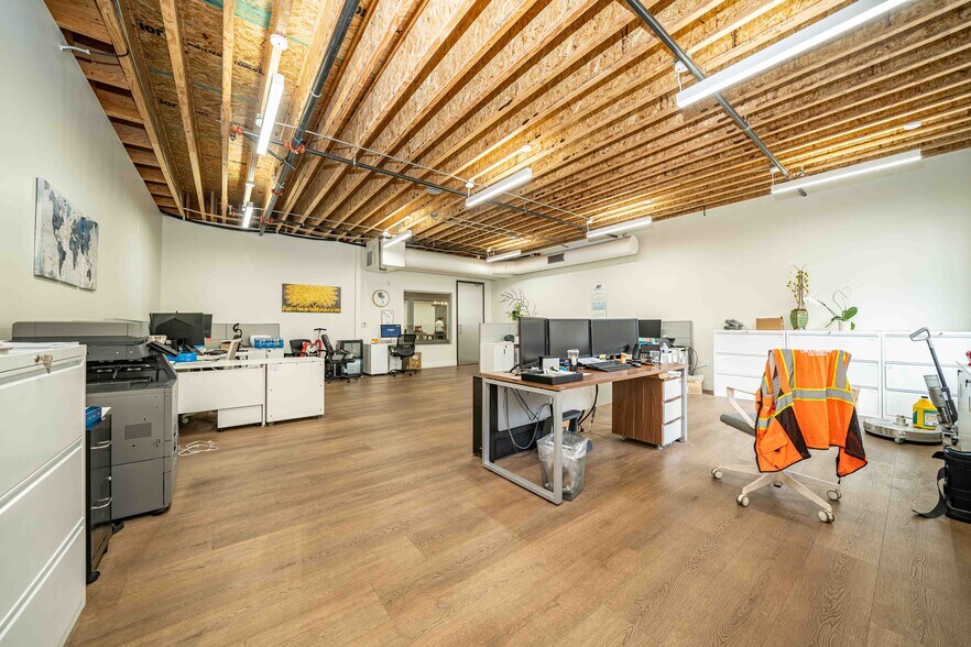 More Photos Of 2001 Saturn St, Monterey Park Light Distribution For Sale