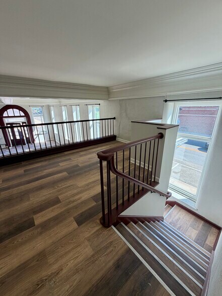 More Photos Of 101 E Main St, Blanchester Loft Creative Space For Lease