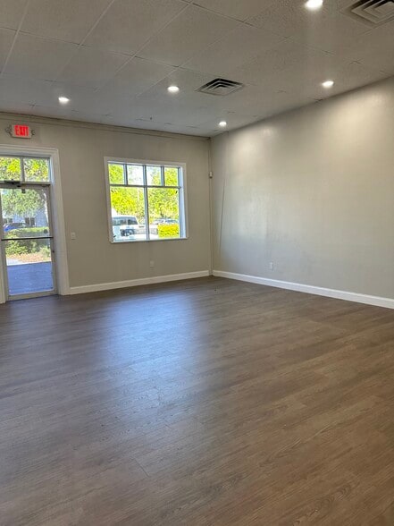 More Photos Of 28631 N Diesel Dr, Bonita Springs Light Manufacturing For Lease