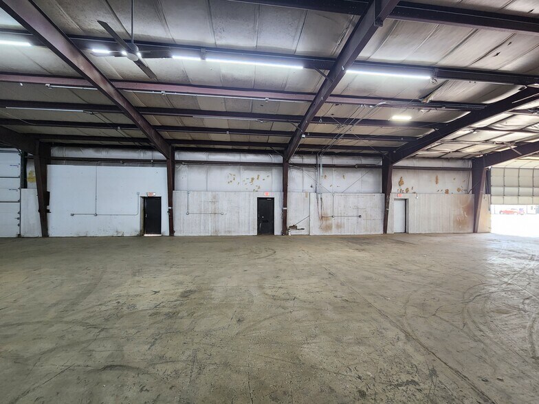 More Photos Of 9100 Louisiana St, Merrillville Warehouse For Lease