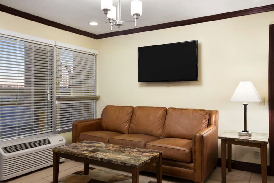 More Photos Of 4120 Williams Ave, Woodward Hotel For Sale