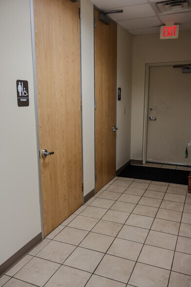 More Photos Of 114 W Drew St, Houston Office For Sale