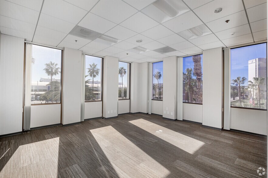 More Photos Of 5901 W Century Blvd, Los Angeles Coworking Space