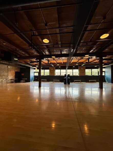 More Photos Of 4700 N Ravenswood Ave, Chicago Warehouse For Lease