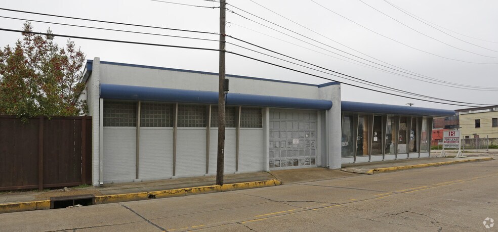 More Photos Of 124 E Cypress St, Lafayette Warehouse For Lease