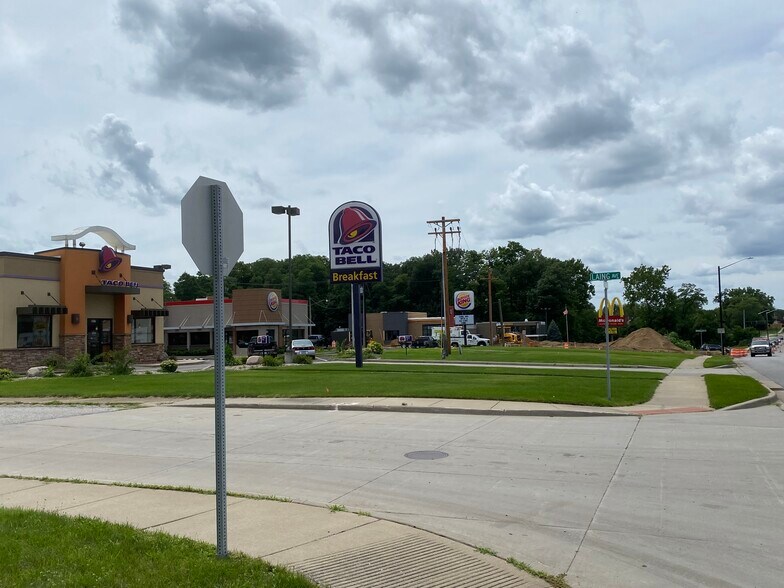 More Photos Of 2826 Lincolnway E, Mishawaka Restaurant For Lease