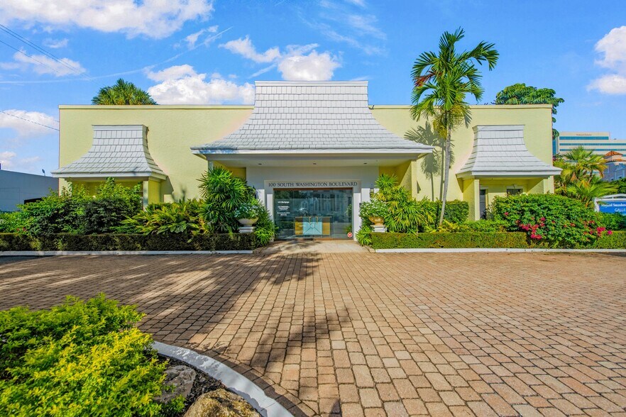 More Photos Of 100 S Washington Blvd, Sarasota Office For Sale