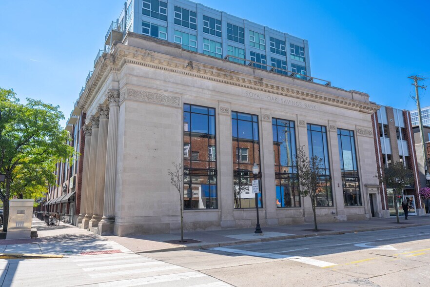 More Photos Of 400 S Main St, Royal Oak Storefront Retail Office For Sale