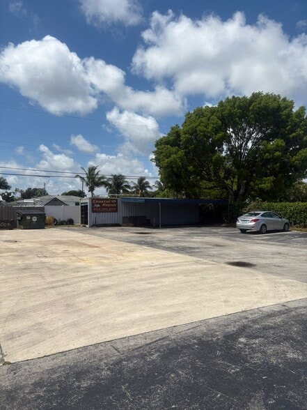 More Photos Of 250 NE 44th St, Oakland Park Auto Repair For Sale