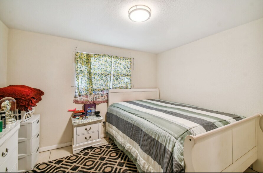 More Photos Of 4507-4517 E Giddens Ave, Tampa Multifamily For Sale