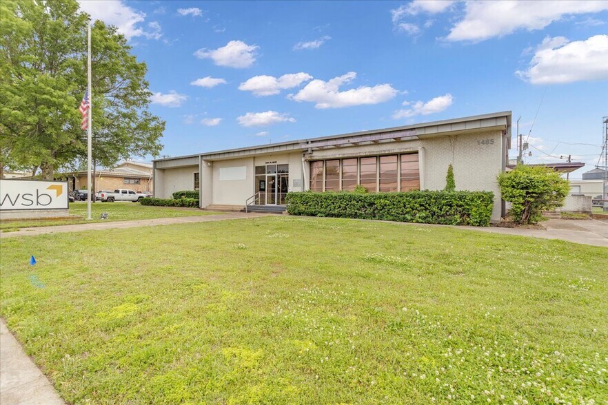 Primary Photo Of 1485 N Main St, Paris Land For Sale