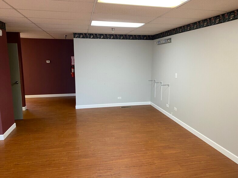 More Photos Of 1240-1290 Bamburg Ct, Hanover Park Medical For Lease