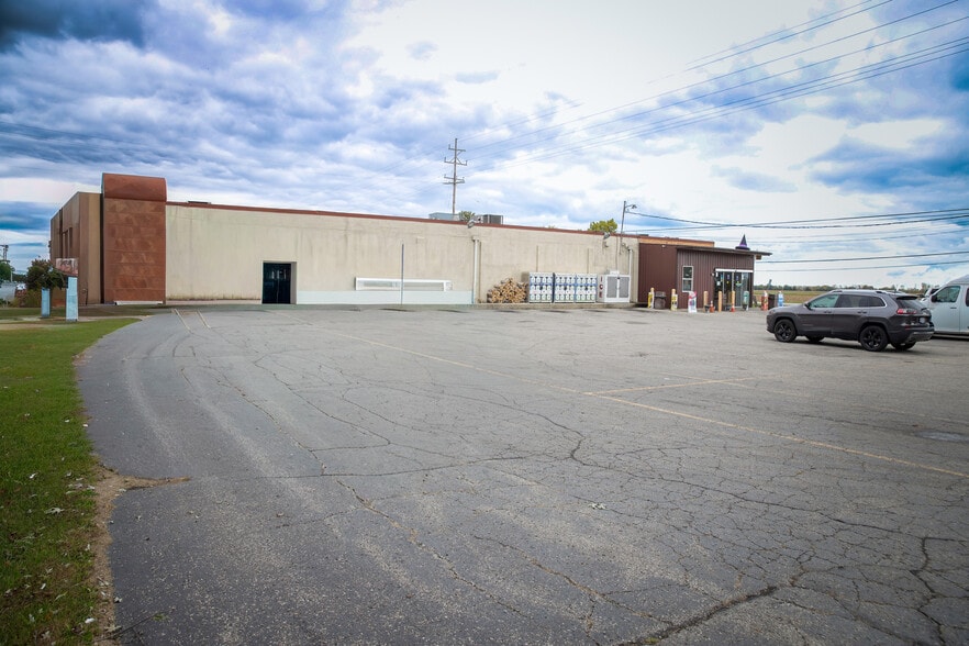 More Photos Of 9875 S Dixie Hwy, Erie Supermarket For Sale