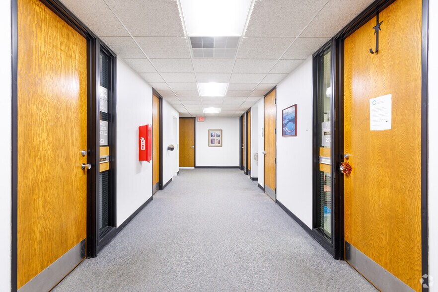 More Photos Of 667-675 E Big Beaver Rd, Troy Office For Lease