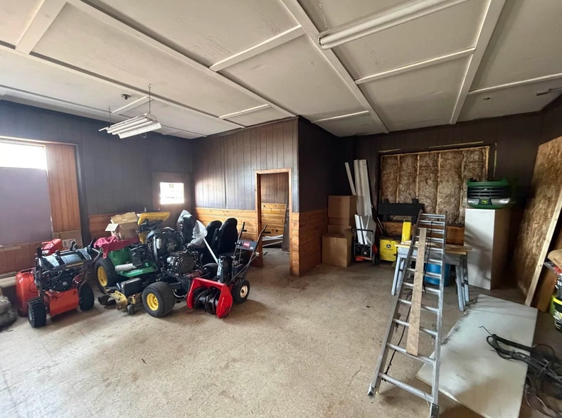 More Photos Of 2231 W Grand Ave, Wisconsin Rapids Auto Repair For Sale