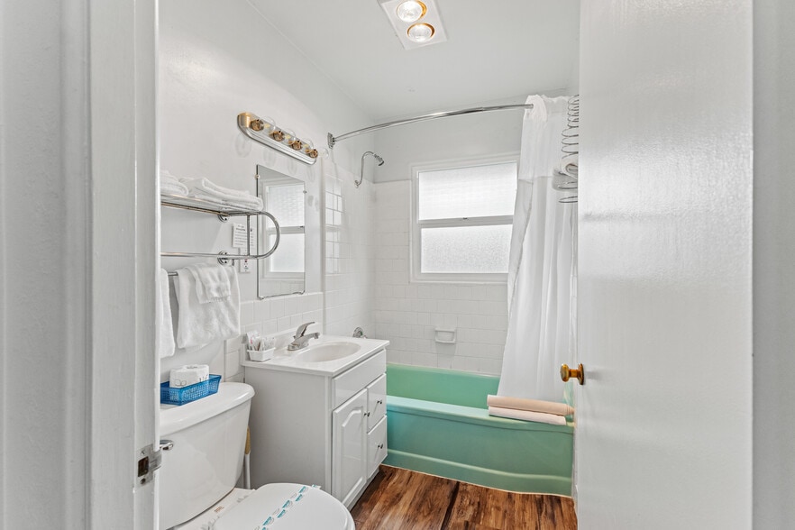 More Photos Of 787 N Central Blvd, Coquille Hotel For Sale