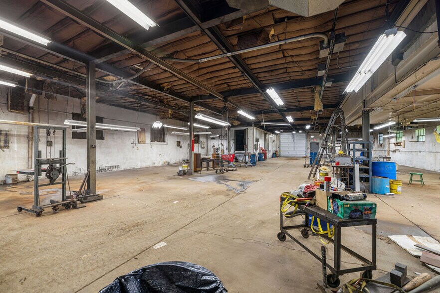 More Photos Of 1041 Niagara Ave, Niagara Falls Contractor Storage Yard For Sale