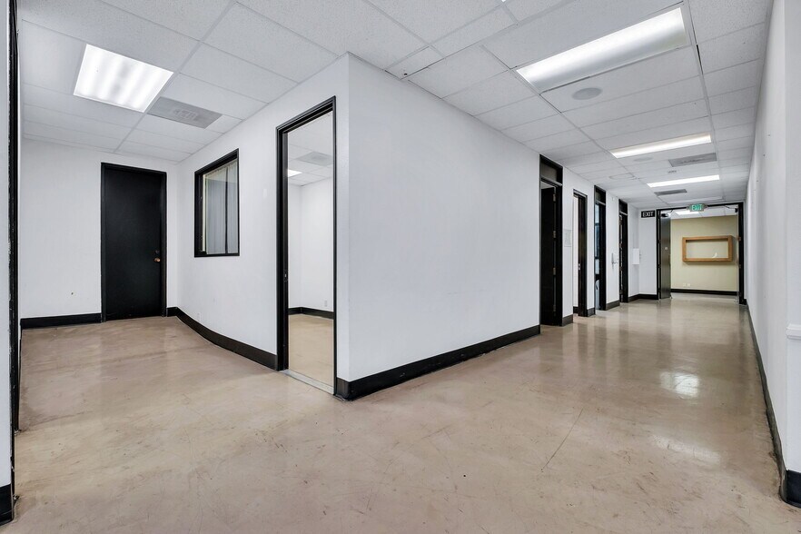 More Photos Of 550 N Golden Circle Dr, Santa Ana Office For Lease