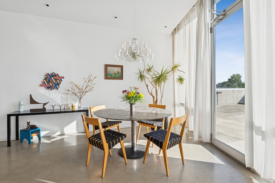 More Photos Of 2058 W Grand Ave, Chicago Loft Creative Space For Sale