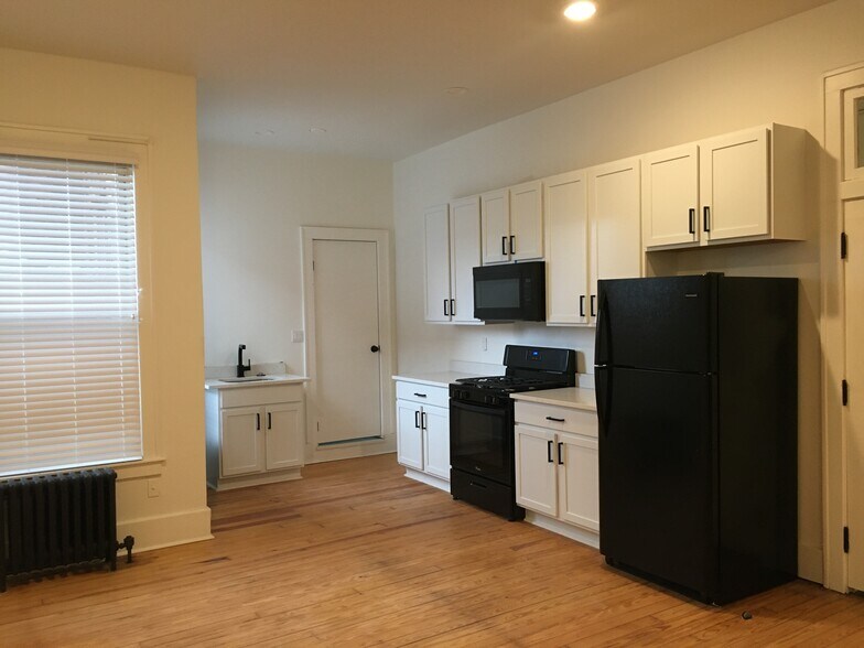 More Photos Of 16 E Lawrence St, Pontiac Apartments For Sale