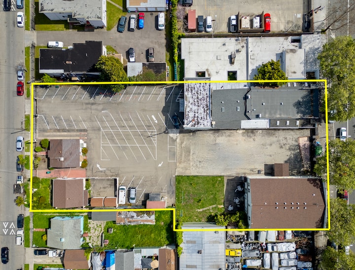 More Photos Of 9629 Holly St, Oakland Religious Facility For Sale