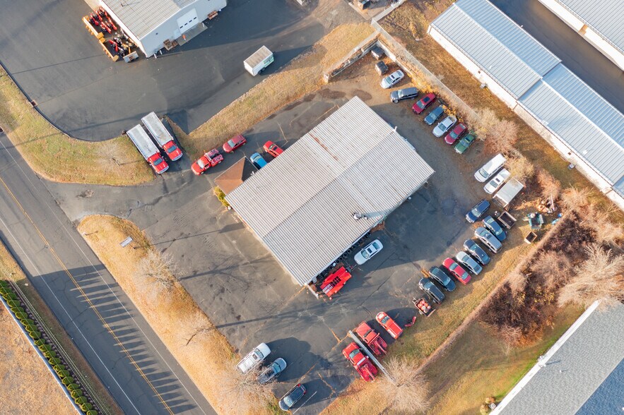 More Photos Of 15 King Spring Rd, Windsor Locks Auto Repair For Sale