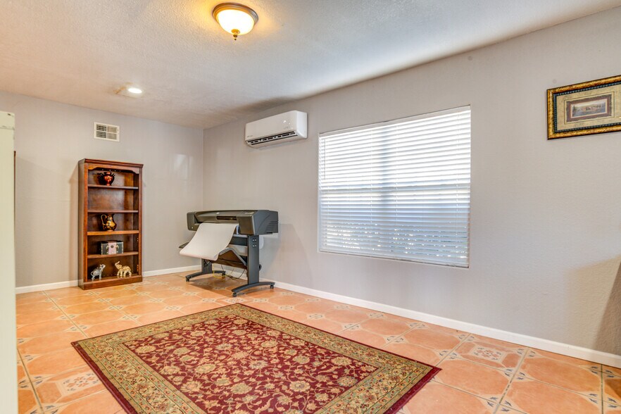 More Photos Of 1319 March Rd, San Antonio Loft Creative Space For Lease