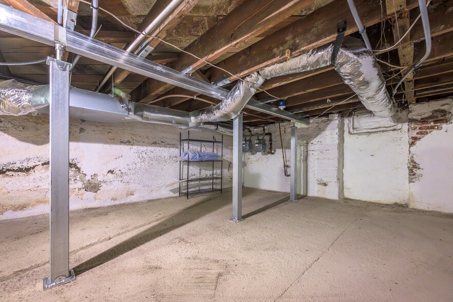 More Photos Of 237 Warren St, Hudson Storefront Retail Residential For Sale