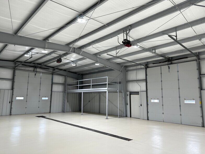 More Photos Of 6400 Yellowstone Hwy, Evansville Warehouse For Lease