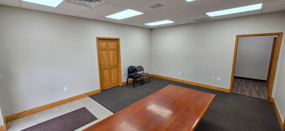 More Photos Of 2722 N 155th St, Basehor Office For Sale