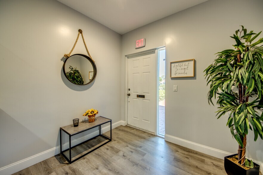More Photos Of 12771 World Plaza Ln, Fort Myers Medical For Sale