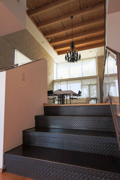 More Photos Of 6615-6621 Melrose Ave, Los Angeles Loft Creative Space For Sale