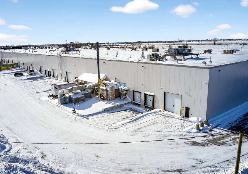 More Photos Of 960-1000 Rue Parent, St-Bruno-de-Montarville Distribution For Lease