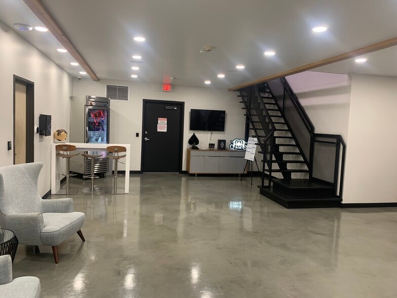 More Photos Of 11925 Vose St, North Hollywood Warehouse For Sale