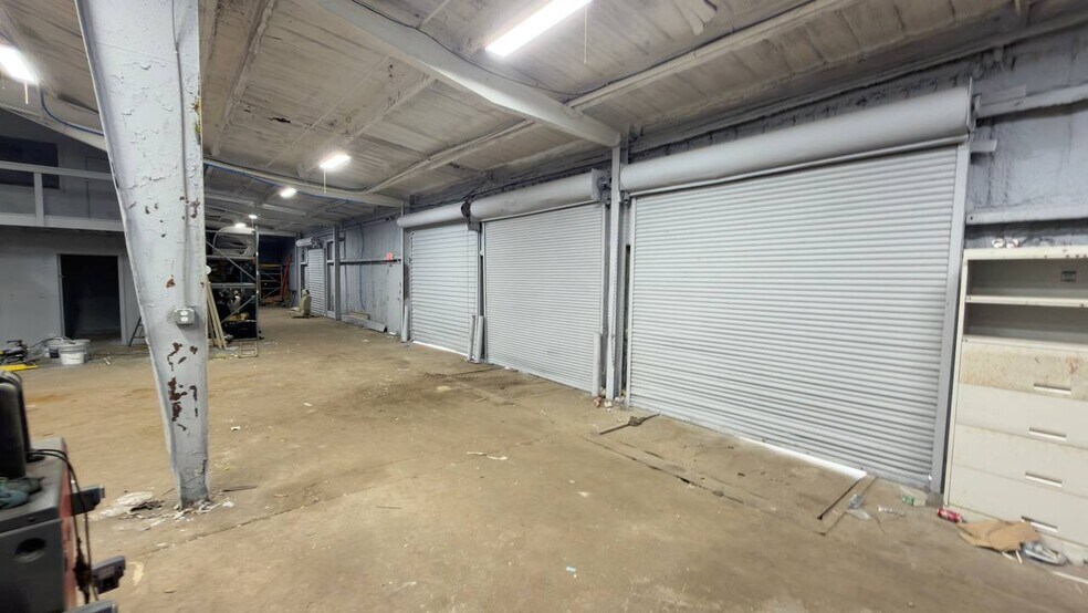 More Photos Of 2800 Delano St, Pensacola Warehouse For Lease