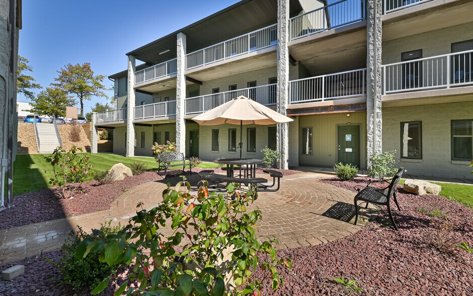 More Photos Of 103 N Meadows Dr, Wexford Medical For Lease