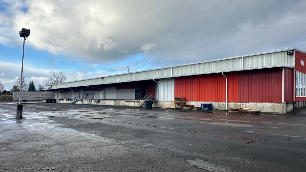 More Photos Of 841 3rd Ave, Longview Freestanding For Lease