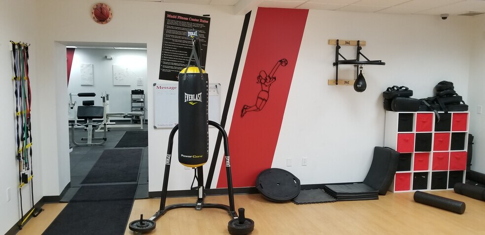 More Photos Of 915 Technology Pkwy, Cedar Falls Office Residential For Lease