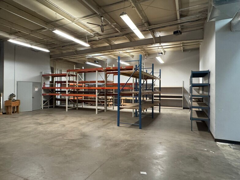 More Photos Of 16180 Laurel St, Waukee Flex For Lease