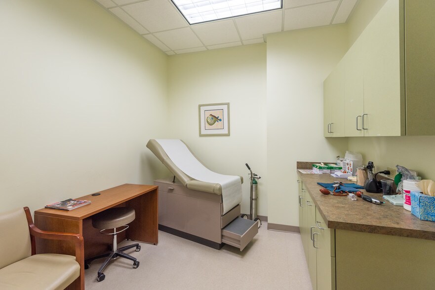 More Photos Of 897 Von Kolnitz Rd, Mount Pleasant Medical For Lease