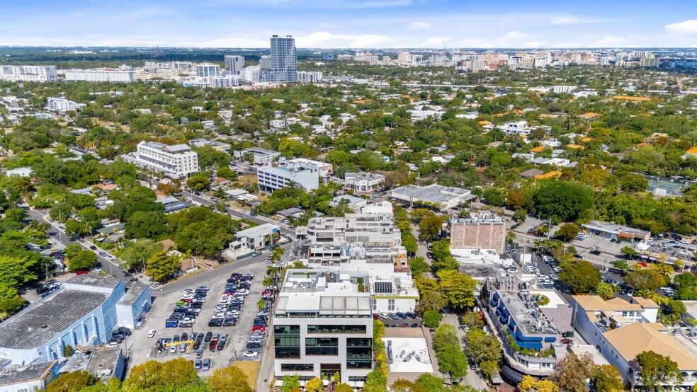 More Photos Of 3120-3138 Commodore Plz, Coconut Grove General Retail For Sale