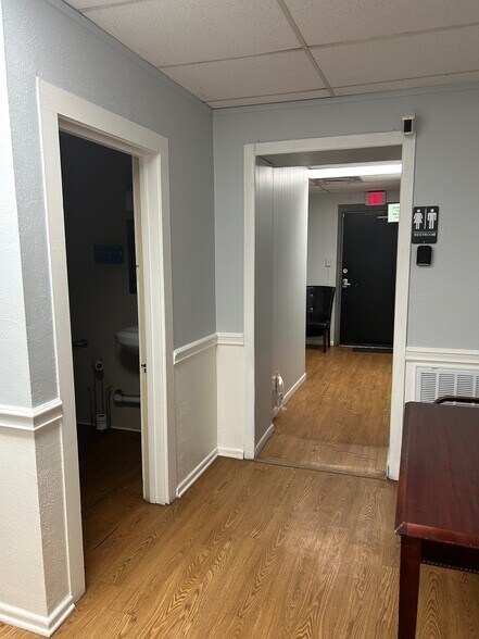 More Photos Of 1420 N Austin St, Seguin Office For Lease