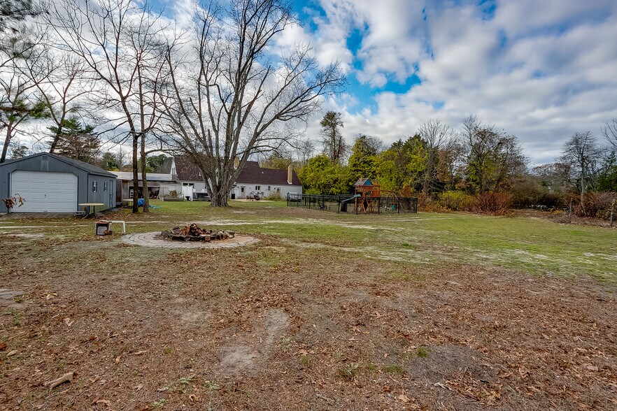 More Photos Of 1662 Route 206, Southampton Specialty For Sale