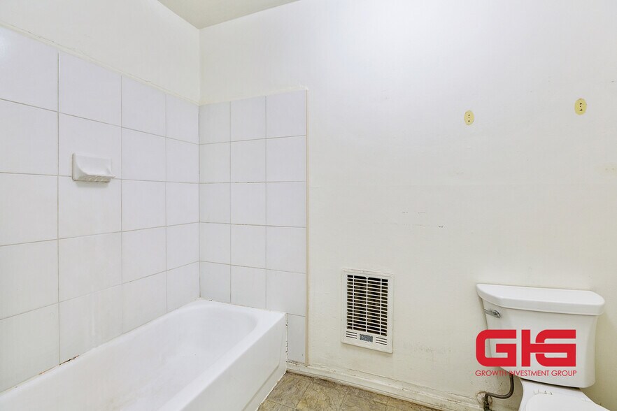 More Photos Of 4121 Marmion Way, Los Angeles Apartments For Sale