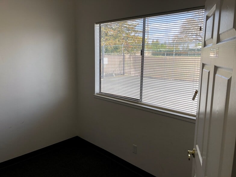 More Photos Of 4740 Myrtle Ave, Sacramento Service For Lease