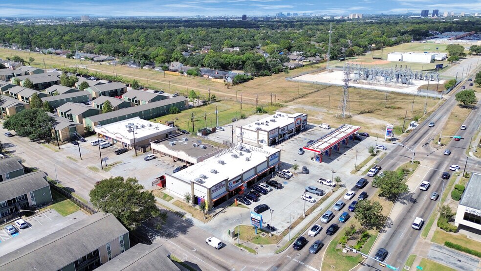 More Photos Of 10610 Fondren Rd, Houston General Retail For Lease