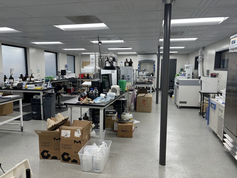 More Photos Of 14625-14640 SE 82nd Dr, Clackamas Manufacturing For Lease