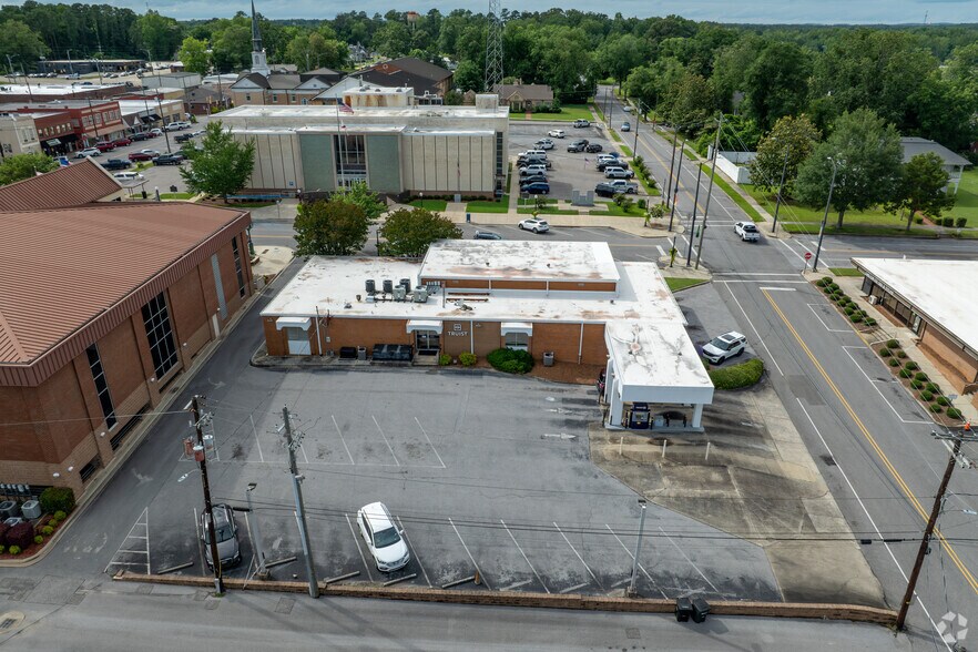 More Photos Of 501 2nd Ave N, Clanton Bank For Sale