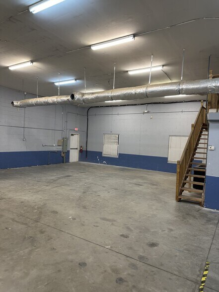 More Photos Of 3111 Skyway Cir, Melbourne Warehouse For Lease